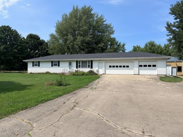 14339 Plank Road , Sycamore, IL 60178