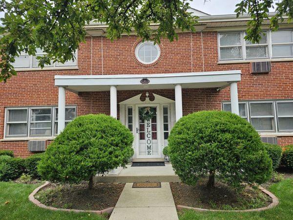 2 N Broadway Avenue , Unit 2E, Park Ridge, IL 60068