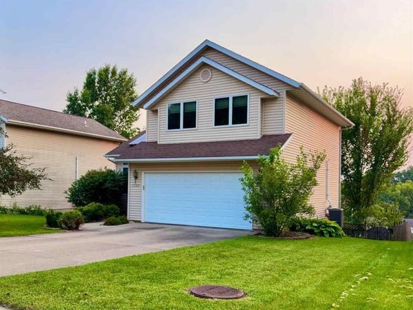 1730 Park Ridge Dr, Coralville, IA 52241