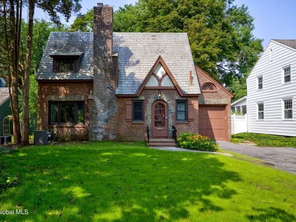 1929 Dean Street, Niskayuna, NY 12309