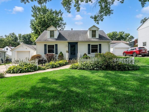 3248 14th Street , Rock Island, IL 61201