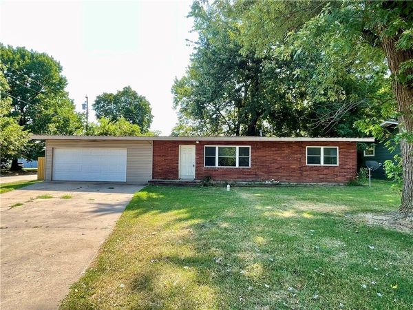 811 N Kansas Street, Springdale, AR 72764