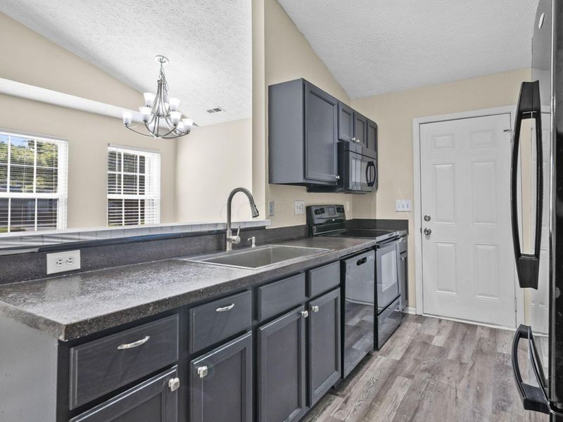 1439 Pinehurst Court , Columbus, OH 43223 Photo 5