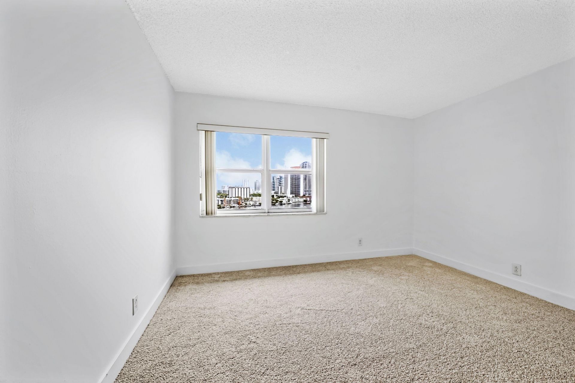 401 Golden Isles Drive, Unit 1014, Hallandale Beach, FL 33009 Photo