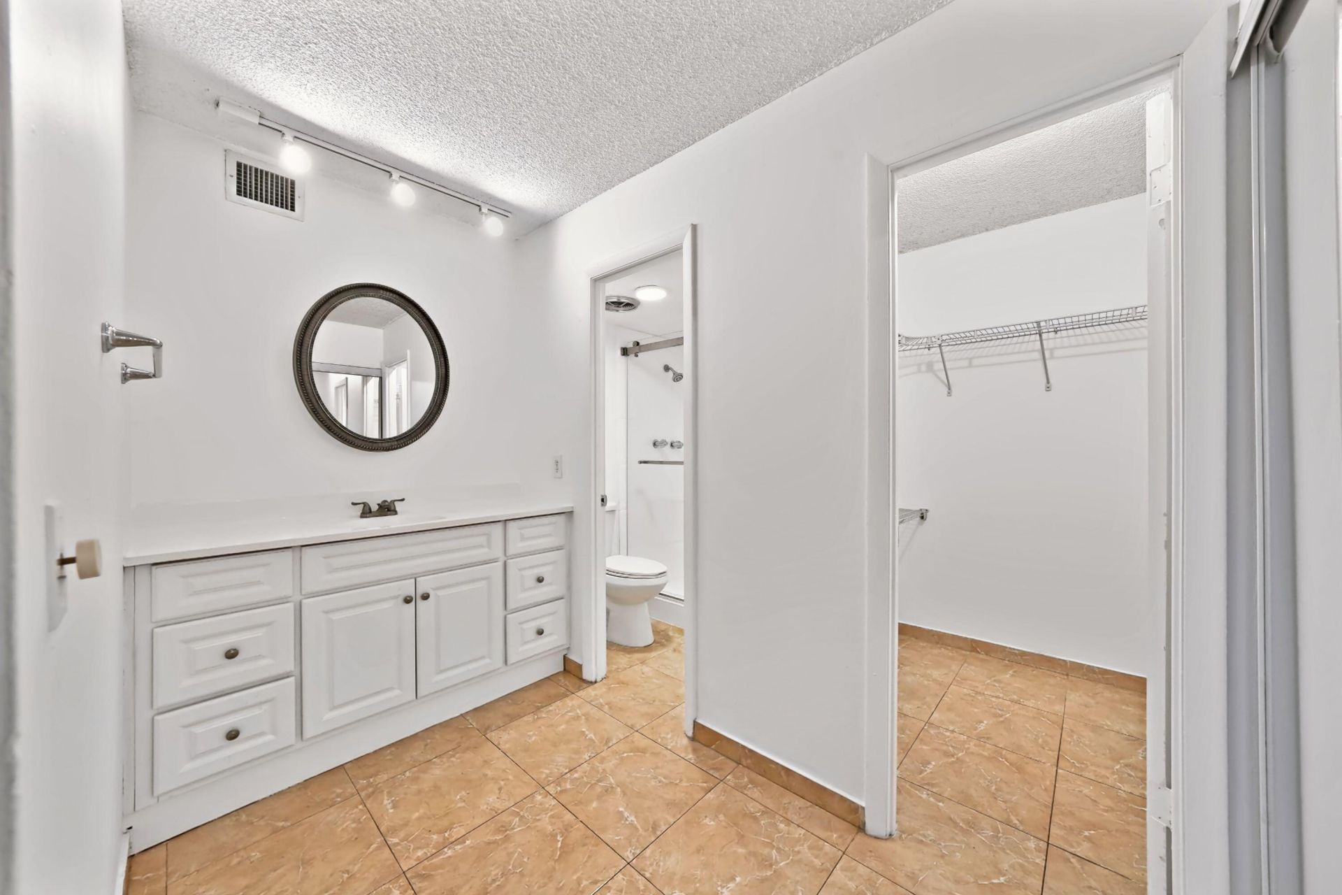 401 Golden Isles Drive, Unit 1014, Hallandale Beach, FL 33009 Photo