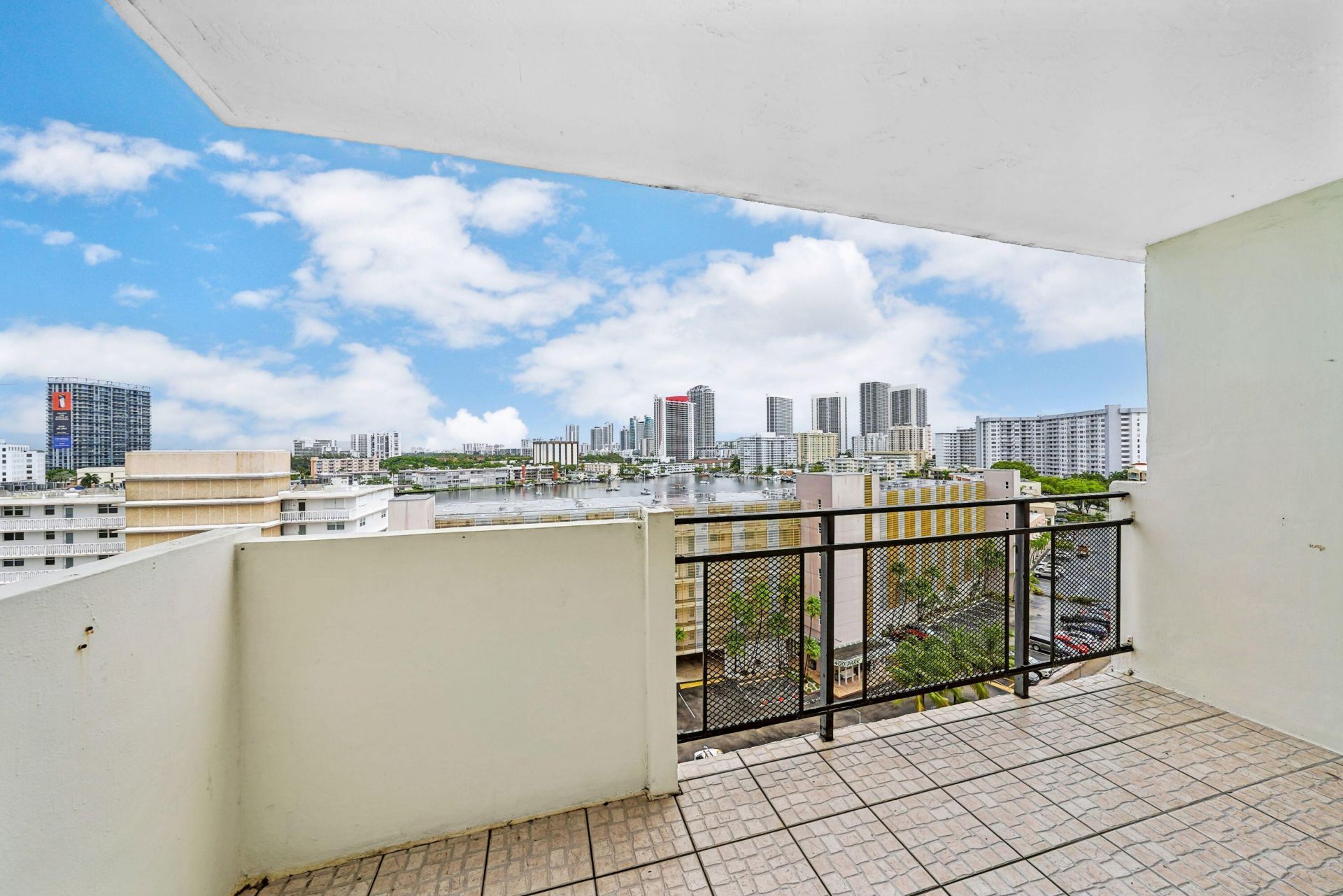 401 Golden Isles Drive, Unit 1014, Hallandale Beach, FL 33009 Photo