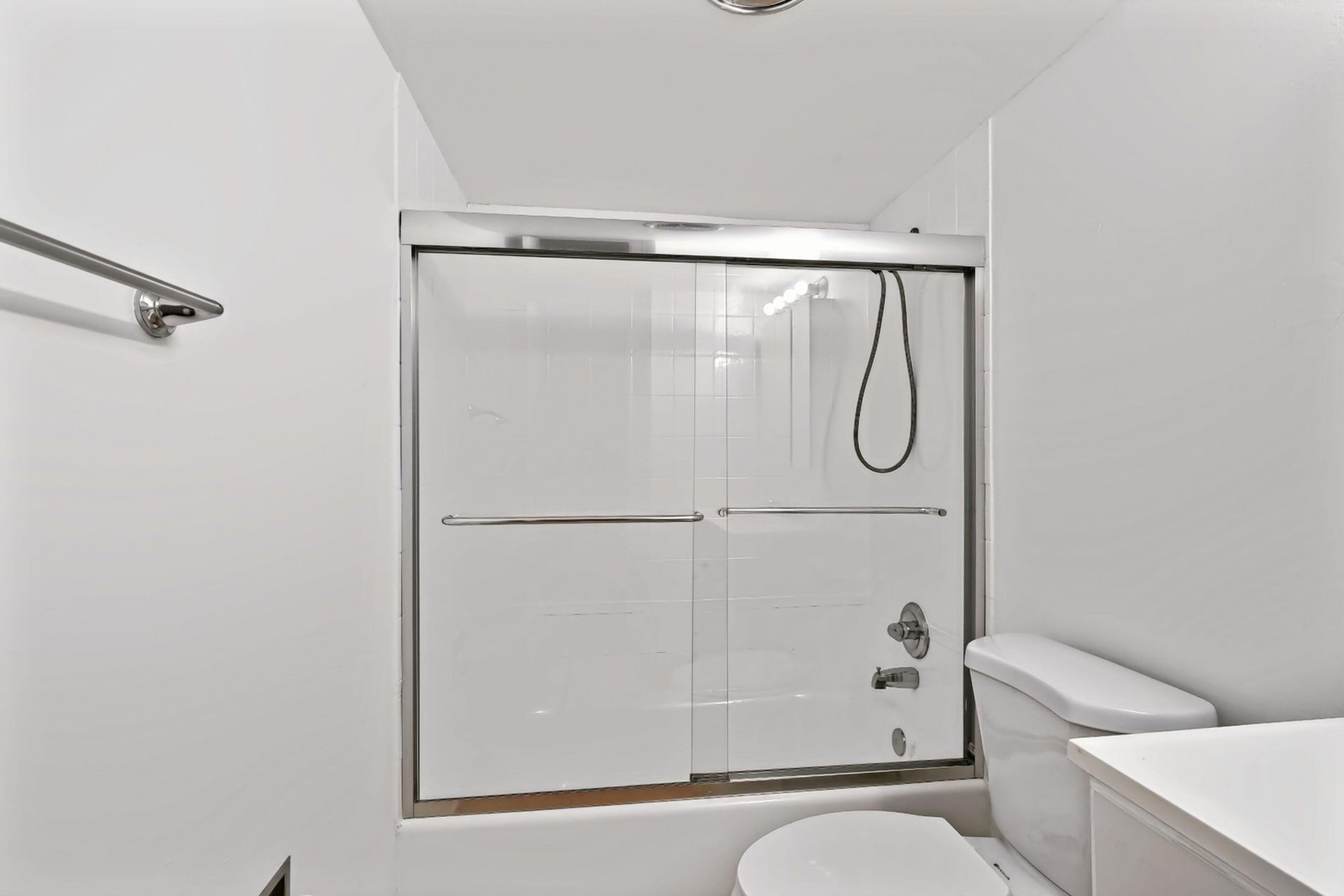 401 Golden Isles Drive, Unit 1014, Hallandale Beach, FL 33009 Photo