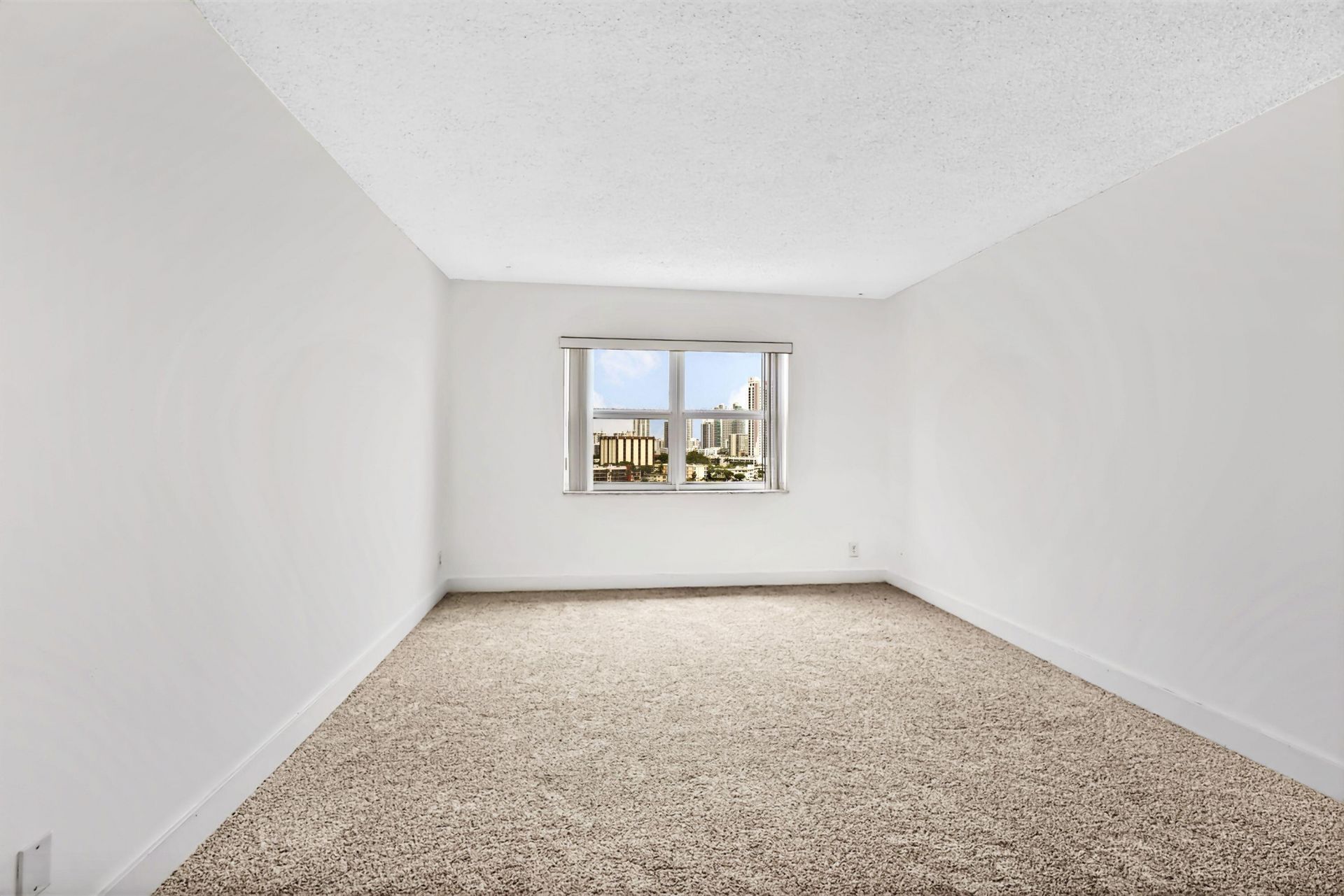 401 Golden Isles Drive, Unit 1014, Hallandale Beach, FL 33009 Photo