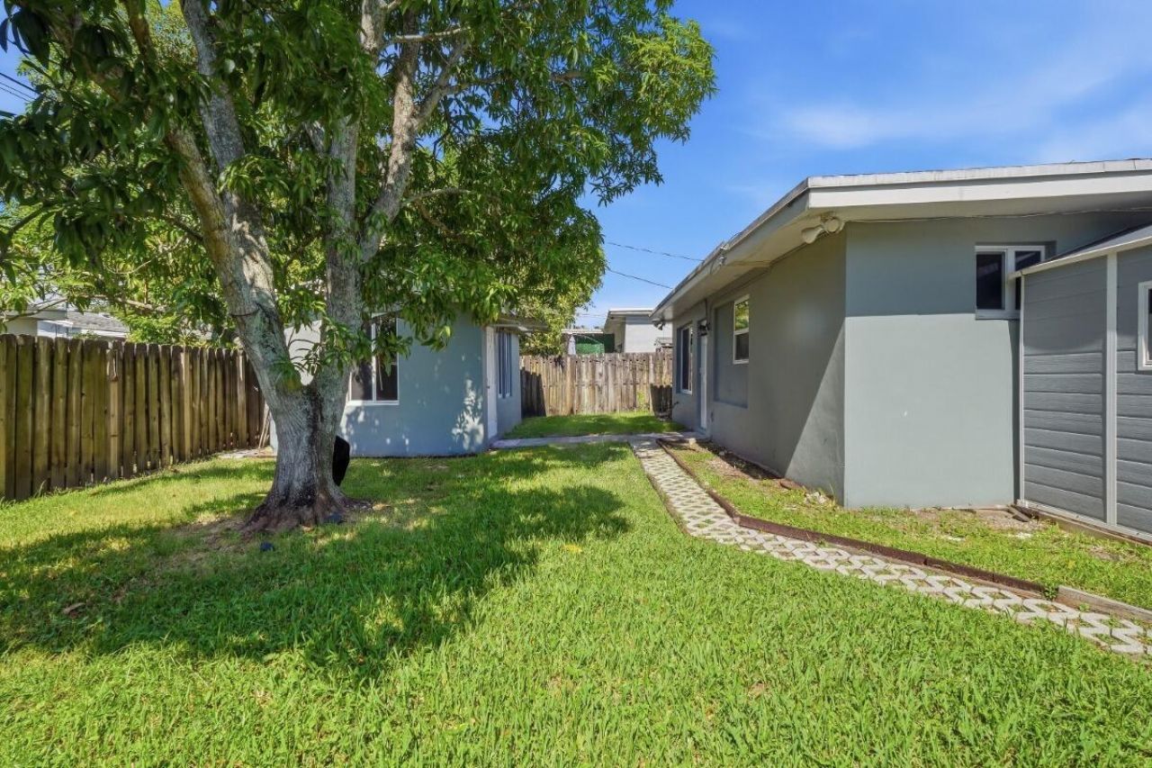 309 SW 7th Court, Hallandale Beach, FL 33009 Photo