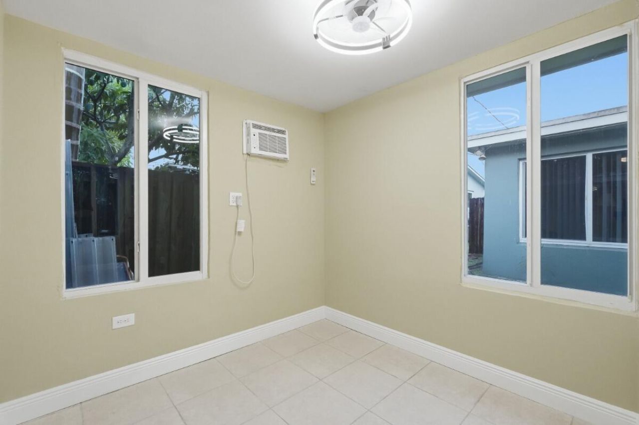 309 SW 7th Court, Hallandale Beach, FL 33009 Photo