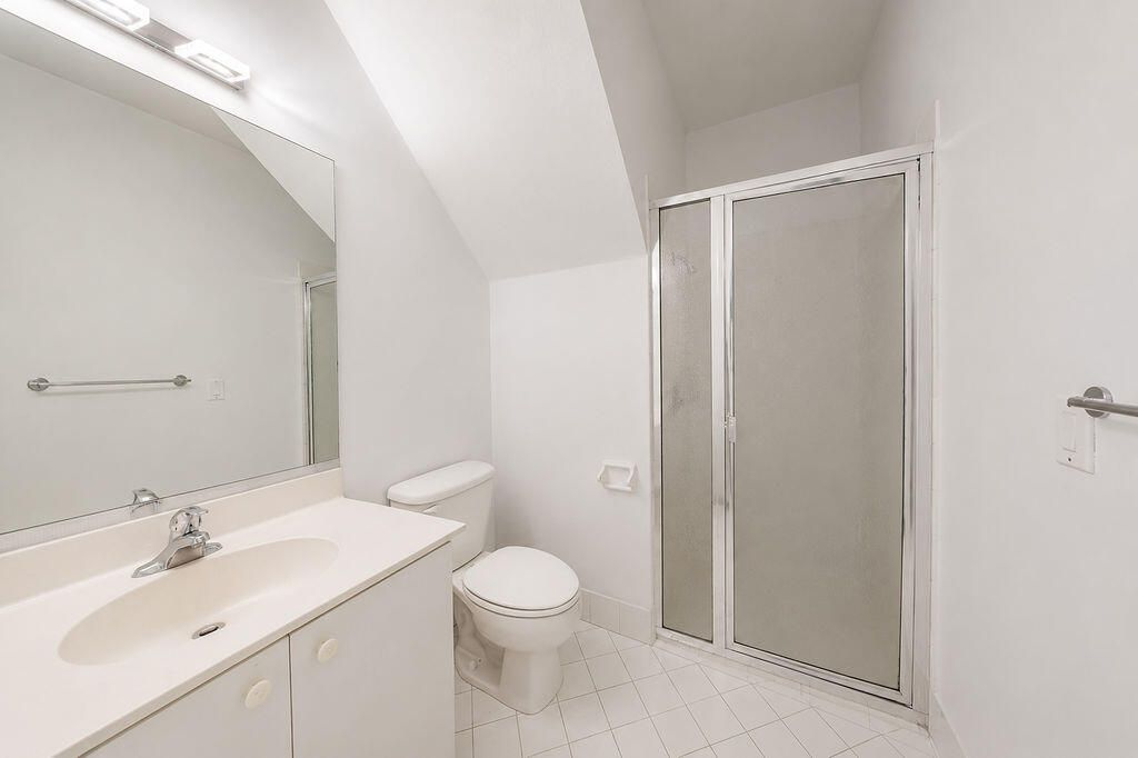 5733 NW 112th Place, Doral, FL 33178 Photo