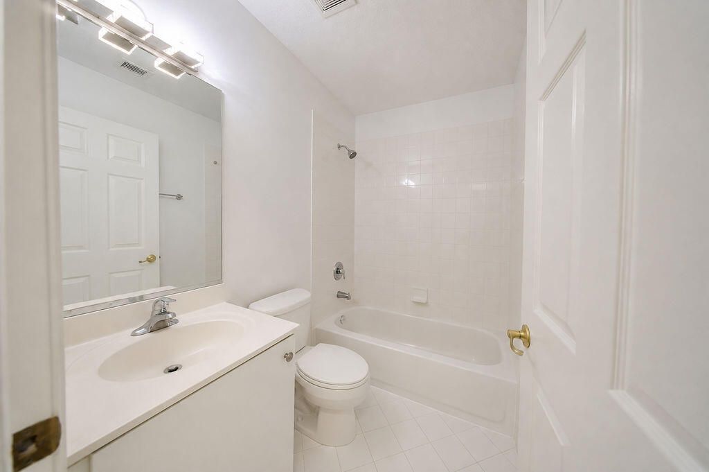 5733 NW 112th Place, Doral, FL 33178 Photo
