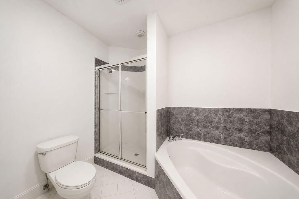 5733 NW 112th Place, Doral, FL 33178 Photo