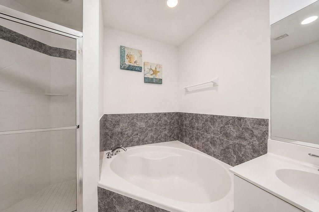 5733 NW 112th Place, Doral, FL 33178 Photo