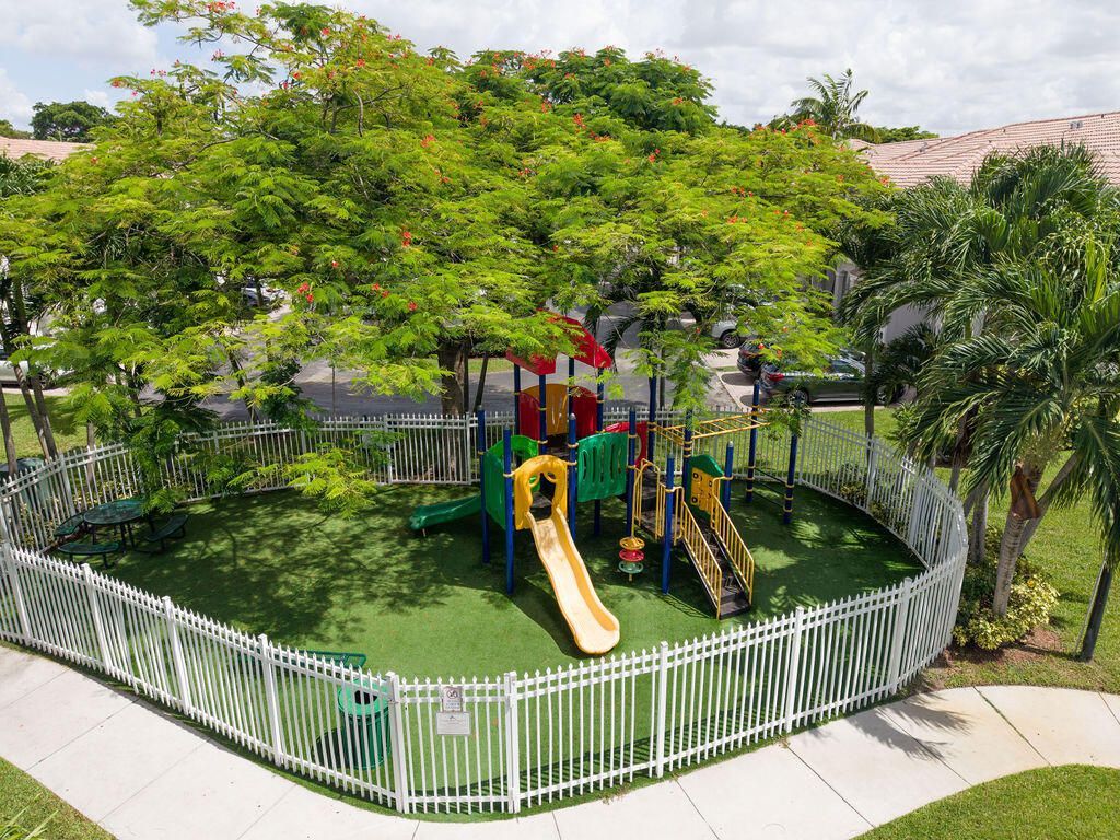 5733 NW 112th Place, Doral, FL 33178 Photo