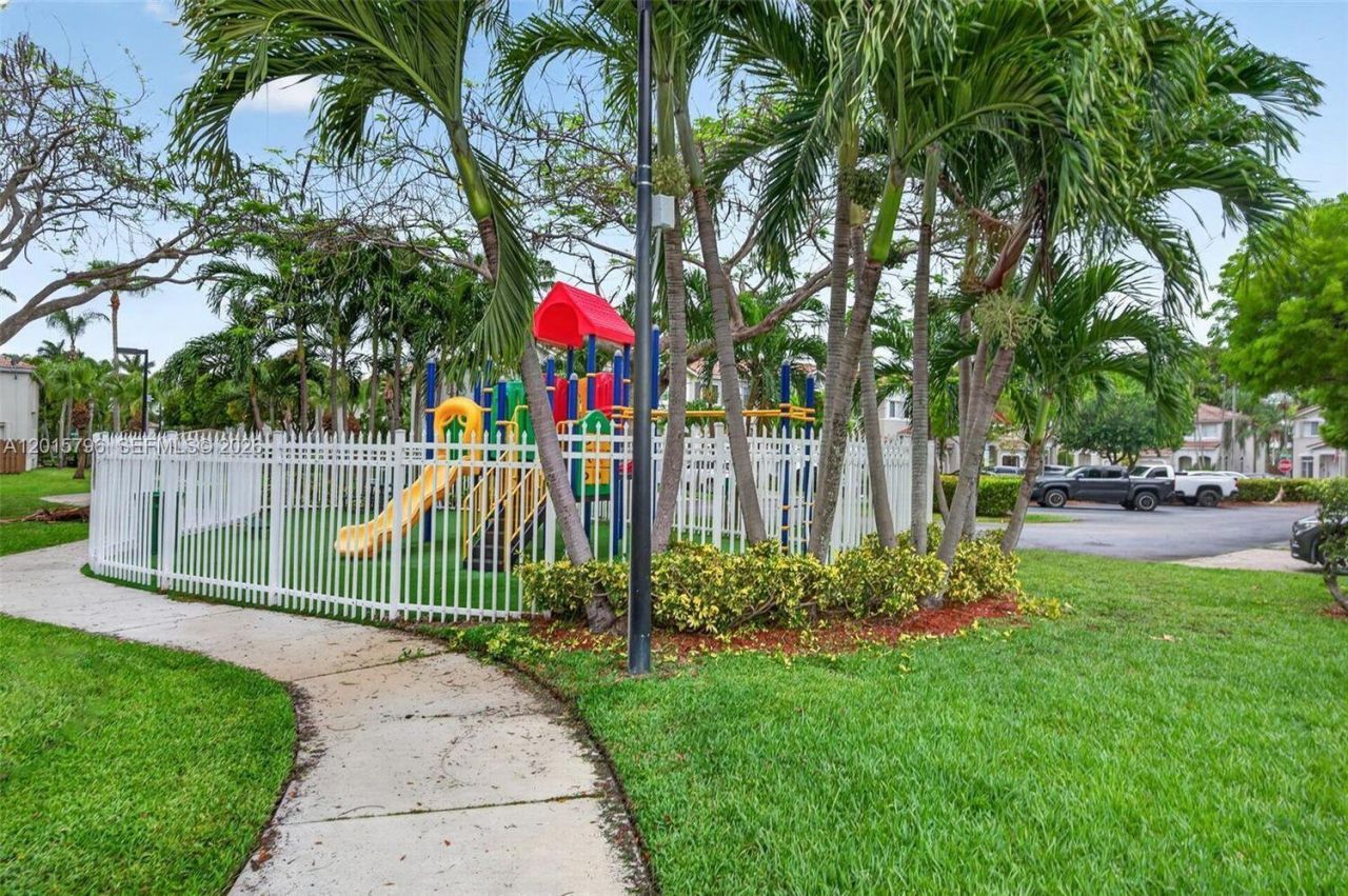 5733 NW 112th Place, Doral, FL 33178 Photo