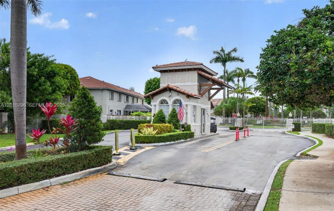 5733 NW 112th Place, Doral, FL 33178 Photo