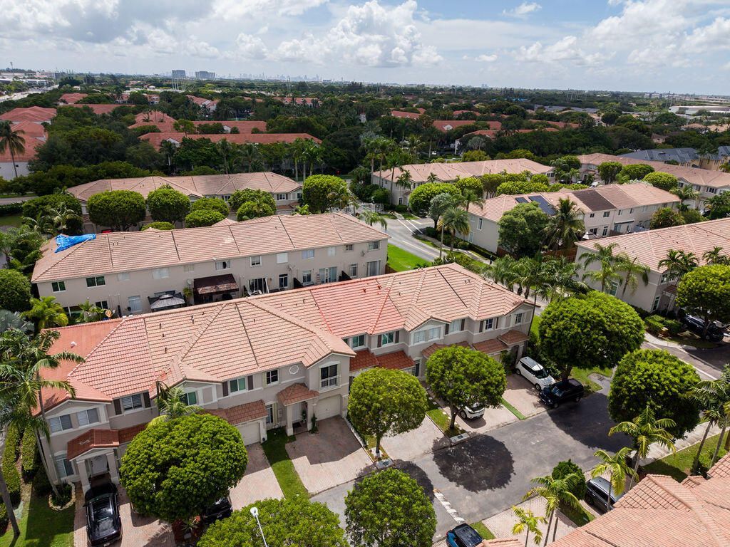 5733 NW 112th Place, Doral, FL 33178 Photo