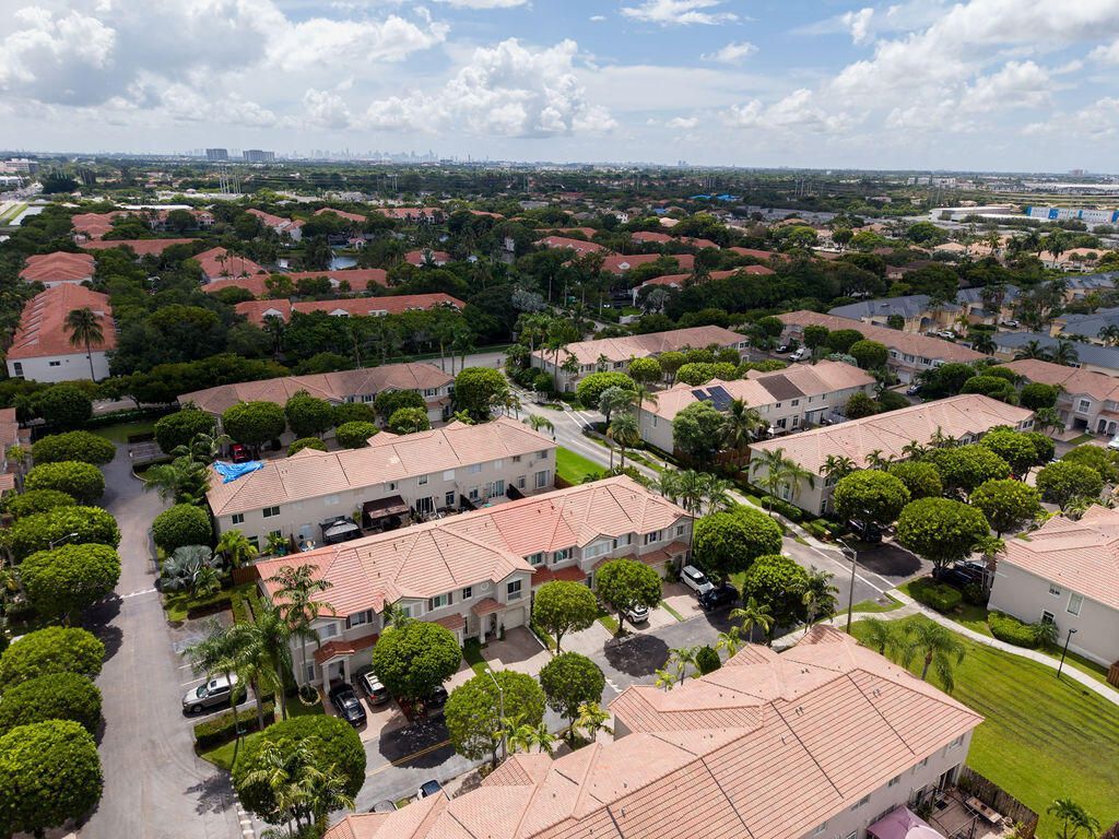 5733 NW 112th Place, Doral, FL 33178 Photo