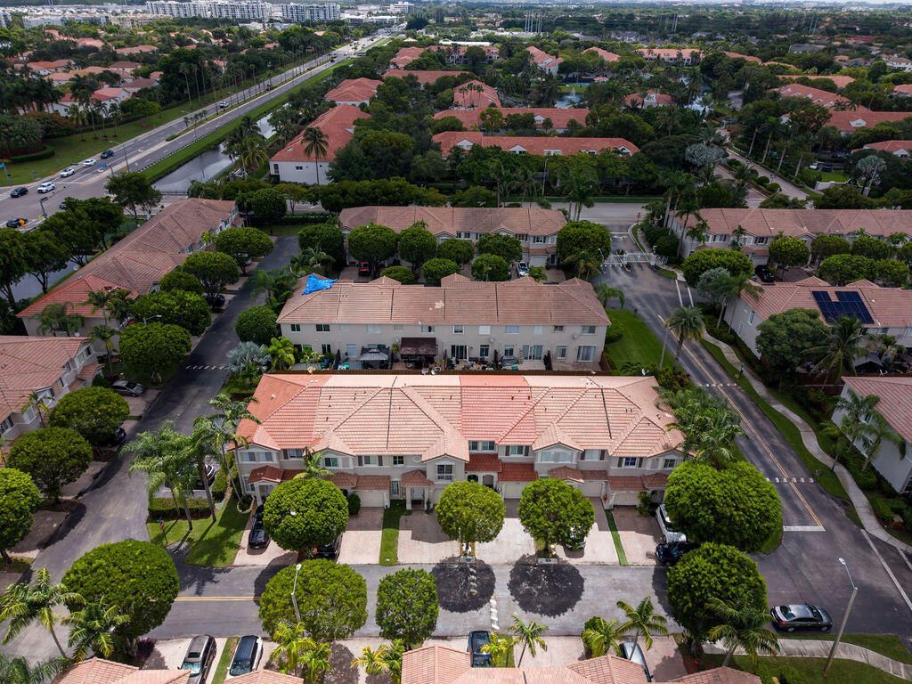 5733 NW 112th Place, Doral, FL 33178 Photo