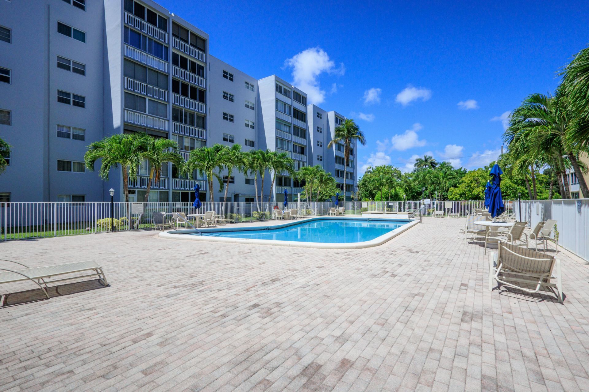 620 NE 12th Avenue, Unit 602, Hallandale Beach, FL 33009 Photo