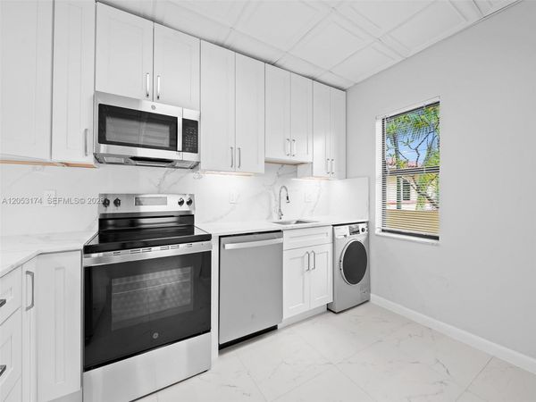 2300 NE 6th Ave , Unit 201, Wilton Manors, FL 33305