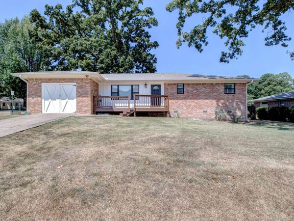 602 E Saline Circle, Benton, AR 72019