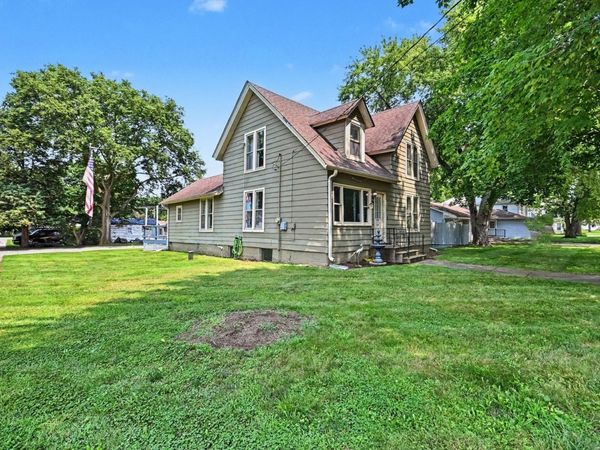 330 Pleasant Street , Sheridan, IL 60551