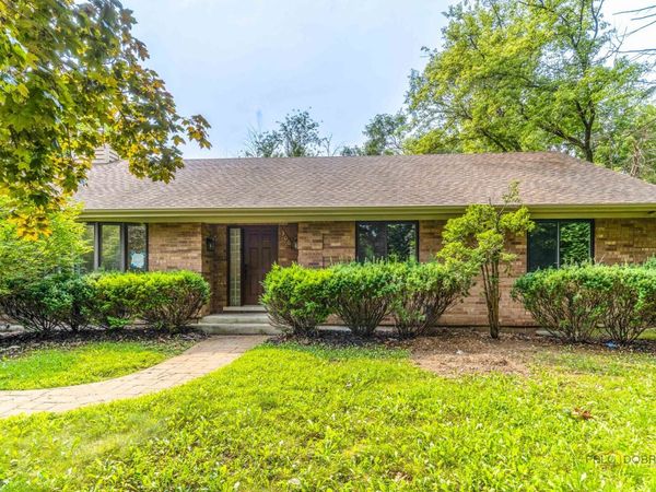 300 6th Street , Wheeling, IL 60090