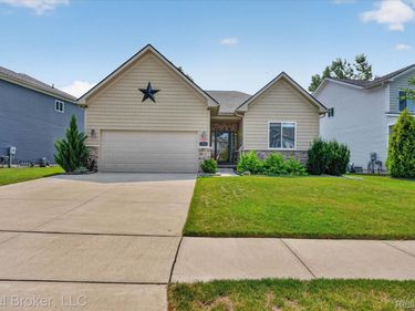 322 Hidden River E, Holly Township, Mi 48442