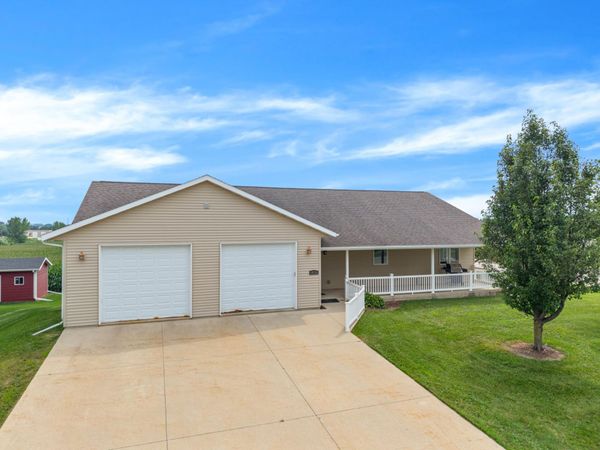 900 Courtney Drive, Caledonia, MN 55921