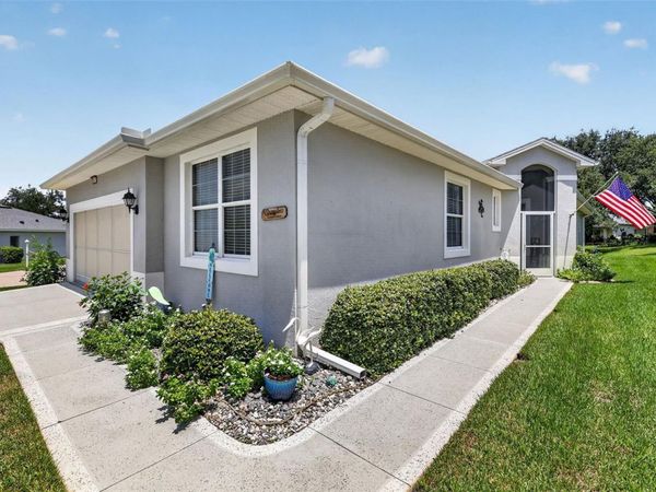 20512 QUEEN ALEXANDRA DRIVE , LEESBURG, FL 34748