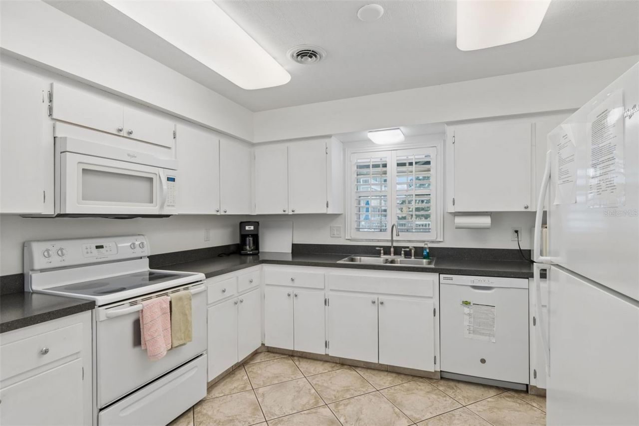 139 Bluff View Drive, Unit 110, Belleair Bluffs, FL 33770 Photo