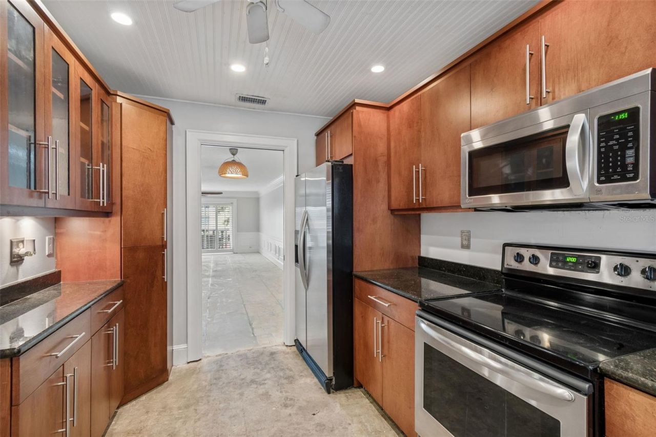 139 Bluff View Drive, Unit 110, Belleair Bluffs, FL 33770 Photo