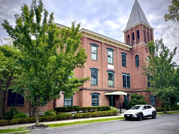 214 W Chestnut Street, Unit 202, Kingston, NY 12401