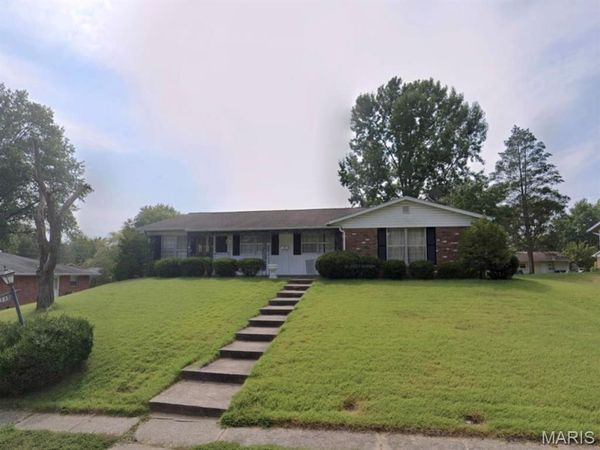 113 DERBYSHIRE Drive , Swansea, IL 62226
