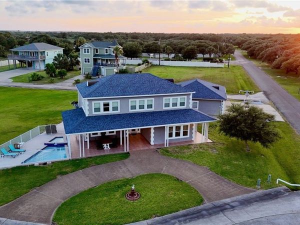 102 Smith Cove Road, Rockport, TX 78382