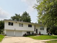 369 Coventry Court S, Crystal Lake, IL 60014 primary photo