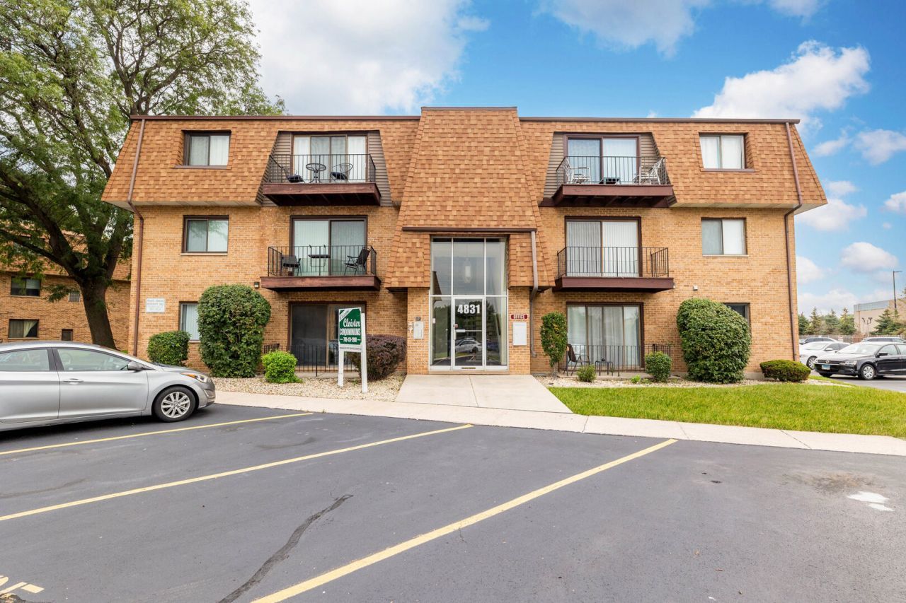 4831 W 109th Street, Unit 104, Oak Lawn, IL 60453 Main Photo