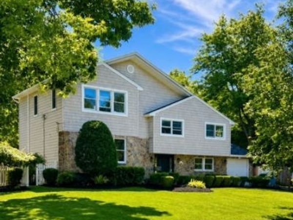 38 Billingsley Dr, Livingston, NJ 07039