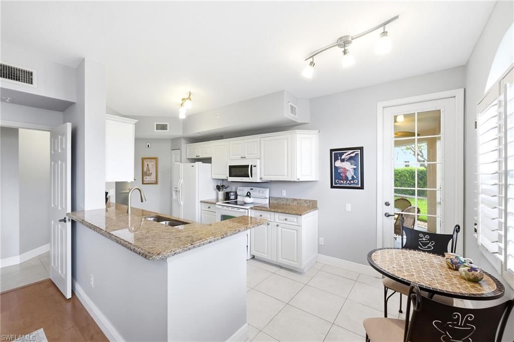 300 L Ambiance Cir, Unit 102, Naples, FL 34108 Photo