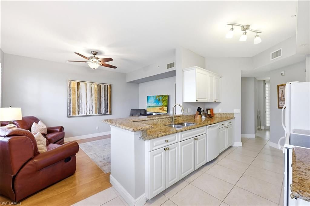 300 L Ambiance Cir, Unit 102, Naples, FL 34108 Photo