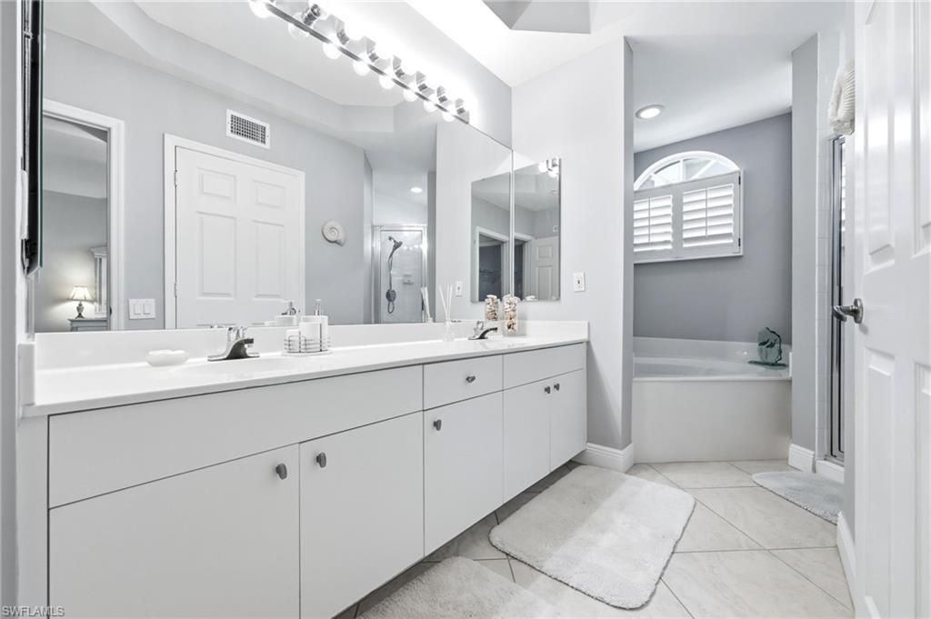 300 L Ambiance Cir, Unit 102, Naples, FL 34108 Photo