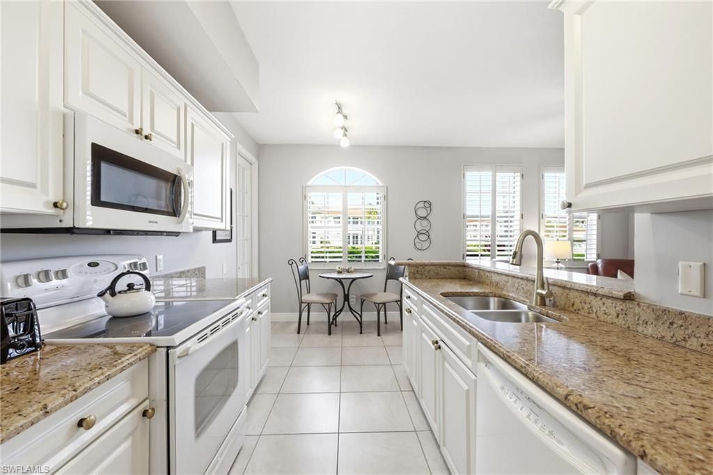 300 L Ambiance Cir, Unit 102, Naples, FL 34108 Photo