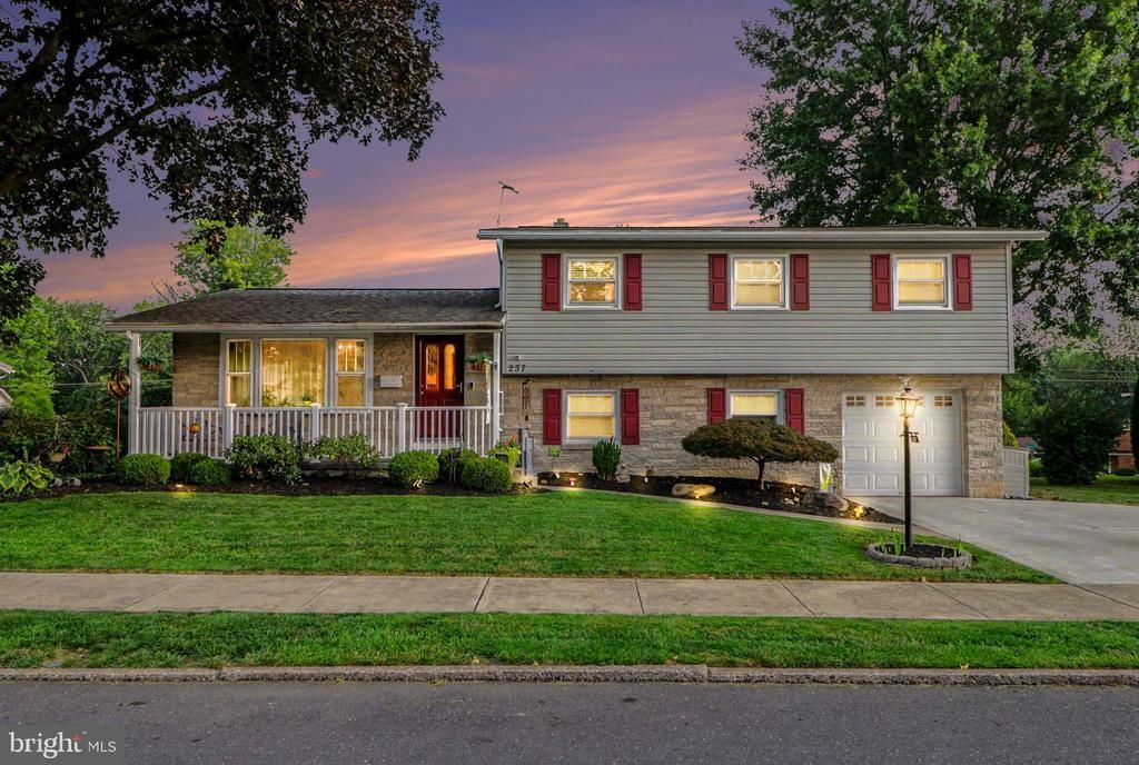 237 WOOD STREET , CAMP HILL, PA 17011