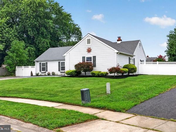 8 HOLMES LANE, MARLTON, NJ 08053