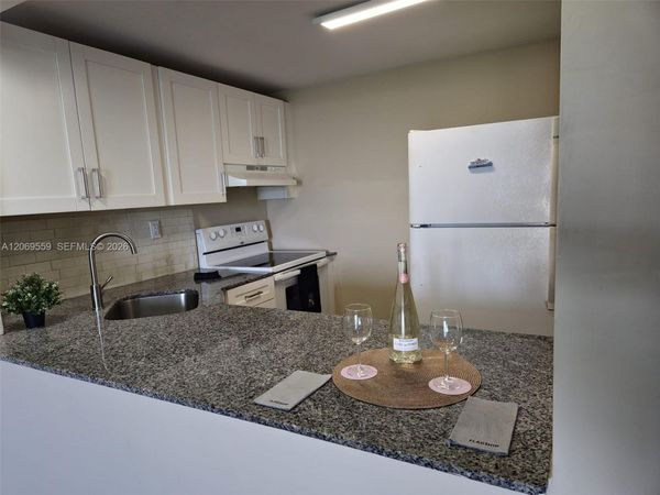 4550 NW 9th St, Unit 701E, Miami, FL 33126