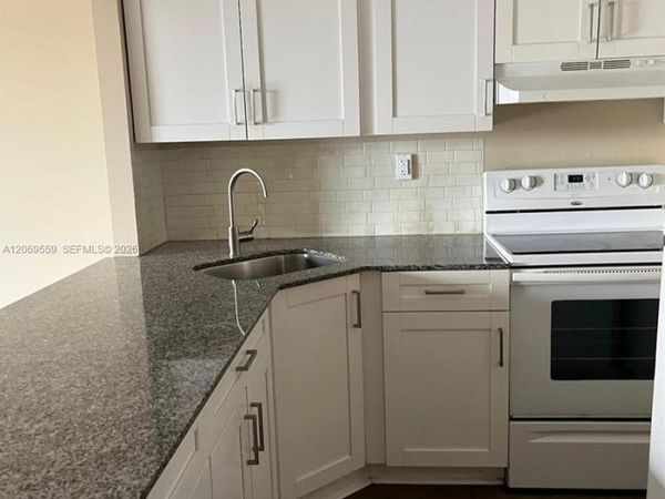 4550 NW 9th St , Unit 701E, Miami, FL 33126