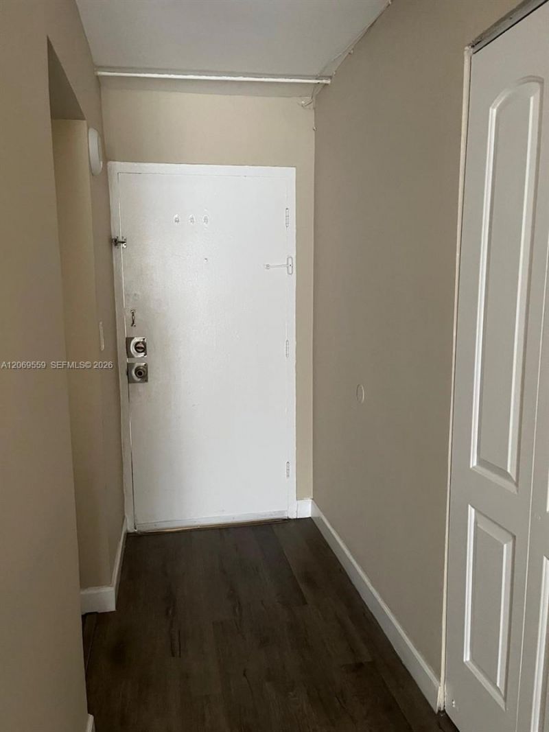 4550 NW 9th St , Unit 701E, Miami, FL 33126 Photo