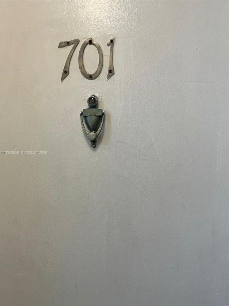 4550 NW 9th St, Unit 701E, Miami, FL 33126 Photo